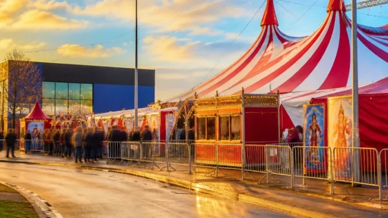 Mouscron: le cirque Bouglione signe son retour, chapiteau de 400 places et show au féminin