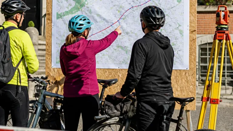 Cyclostrade Namur–Bruxelles : le ministre Desquesnes confirme la poursuite du projet malgré les réserves de Gembloux