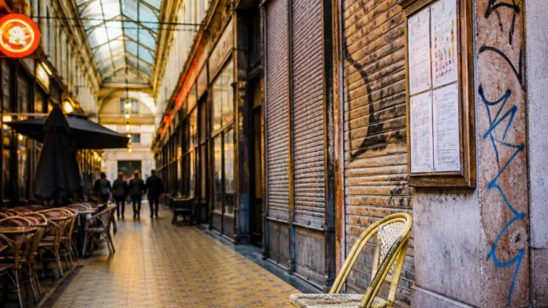 Gand : la Glazen Straatje, d’une galerie du XIXe siècle à un cœur de la prostitution