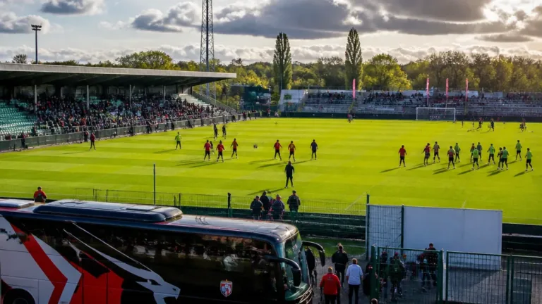 La Louvière accueille le LOSC en match amical : un test de préparation de haute volée
