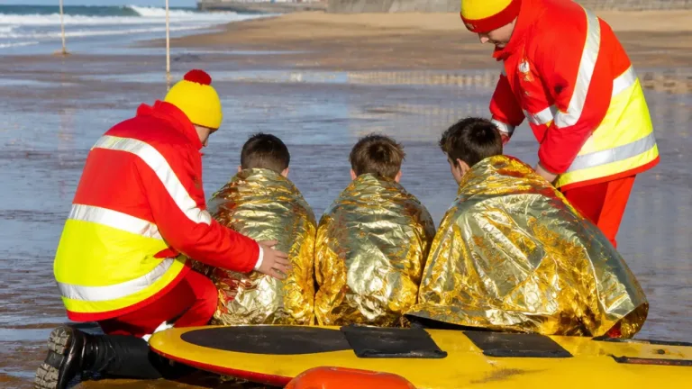 Ostende: trois enfants secourus de justesse sur une plage surveillée